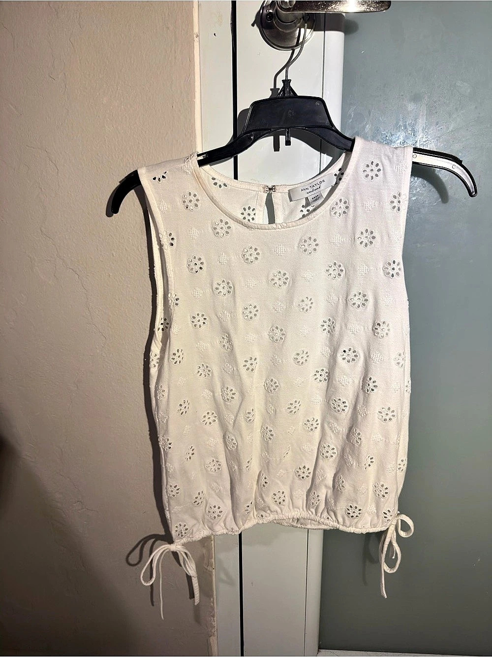 Ann Taylor Eyelet Tank Top in White Size XXSP Like New